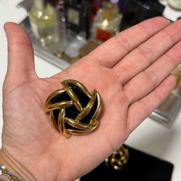 Saint Laurent Arty Earrings in Gold Metal & Black Velvet - Picture 5 of 9